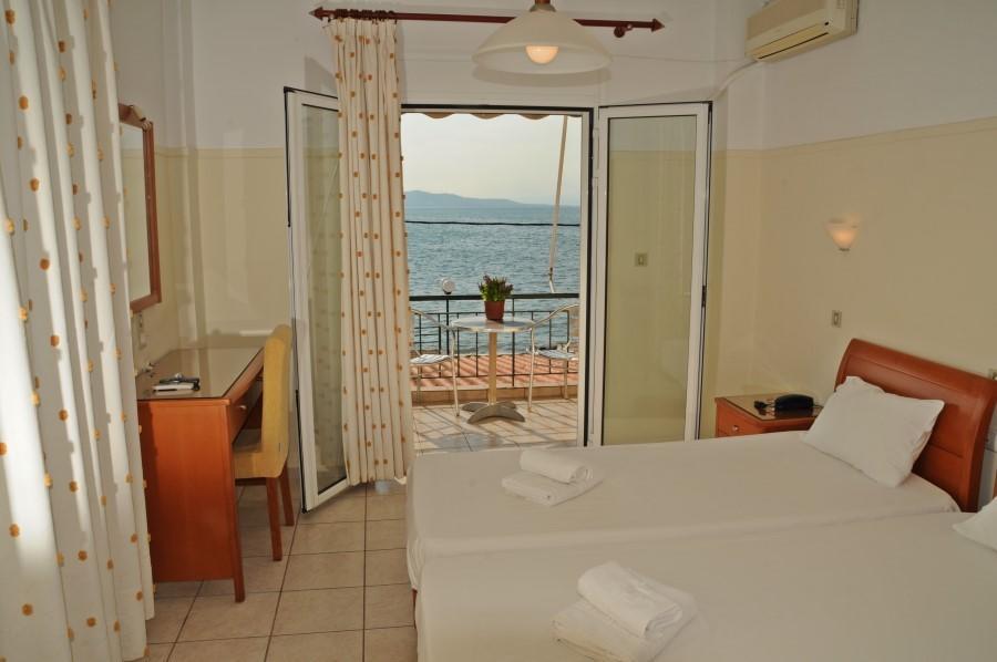 Delfini Hotel Theologos  Phòng bức ảnh
