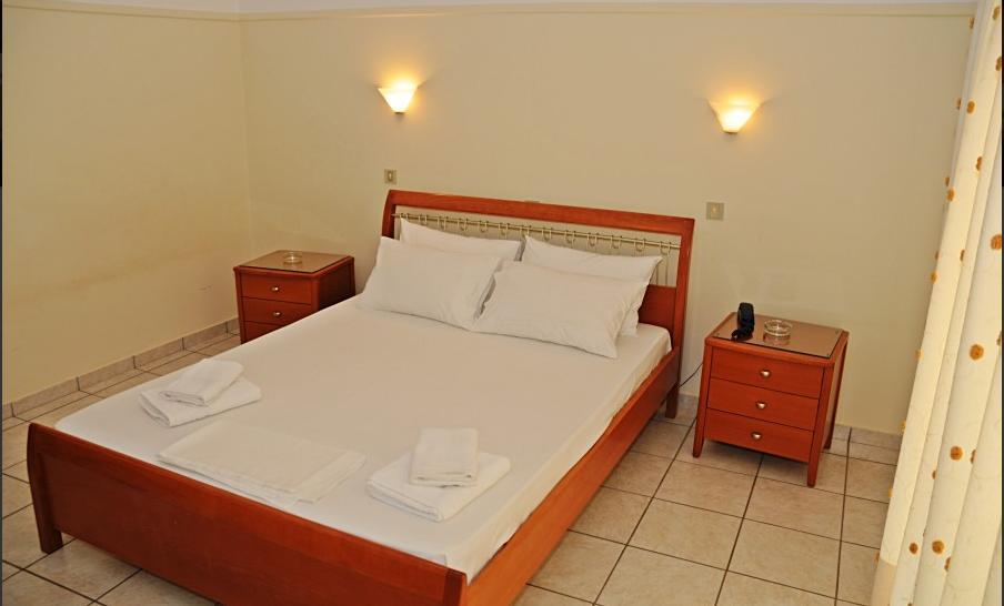 Delfini Hotel Theologos  Phòng bức ảnh